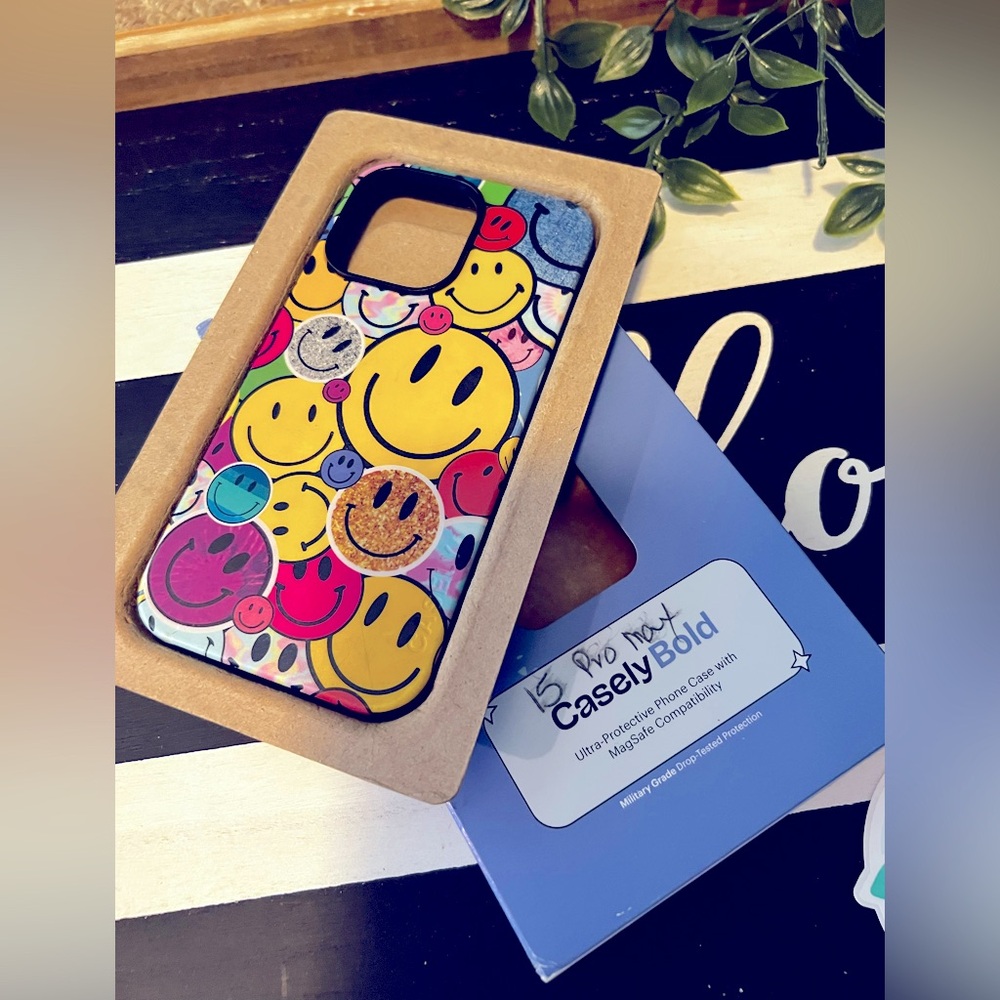 Casely Yellow Smiley Face Phone Case Retro Design iPhone 15 pro max NWT